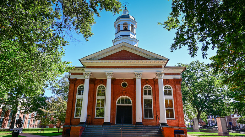 Loudon Country Courthouse in Leedsburg, Virginia