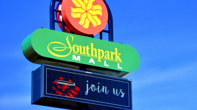 Sign for Southpark Mall in Colonial Heights, Virginia