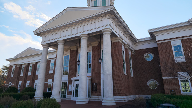 Courthouse in Colonial Heights