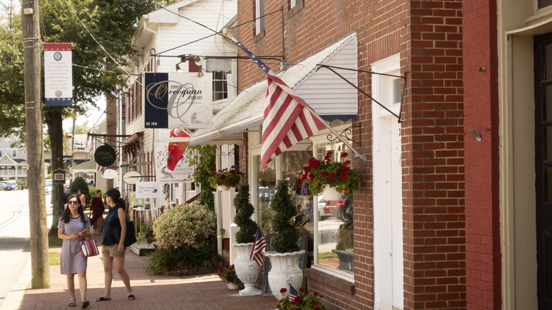Folks walking along the sidewalk in downtown Occoquan'
