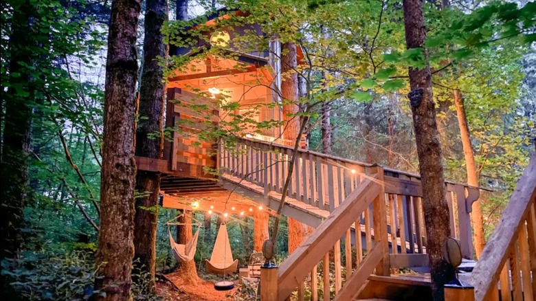 Pete Nelson-designed Airbnb treehouse