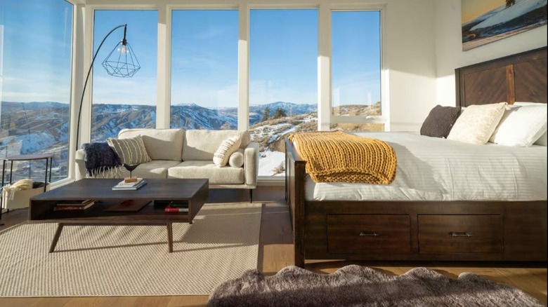 Spectacular mountain views from the Earthlight 6 Airbnb