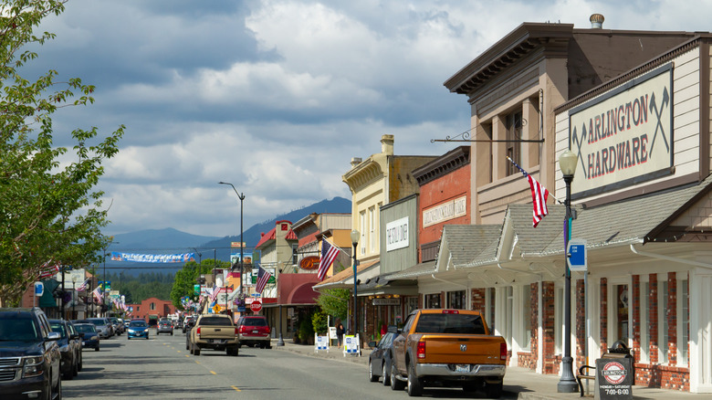downtown Arlington, Washington, with mountains in background