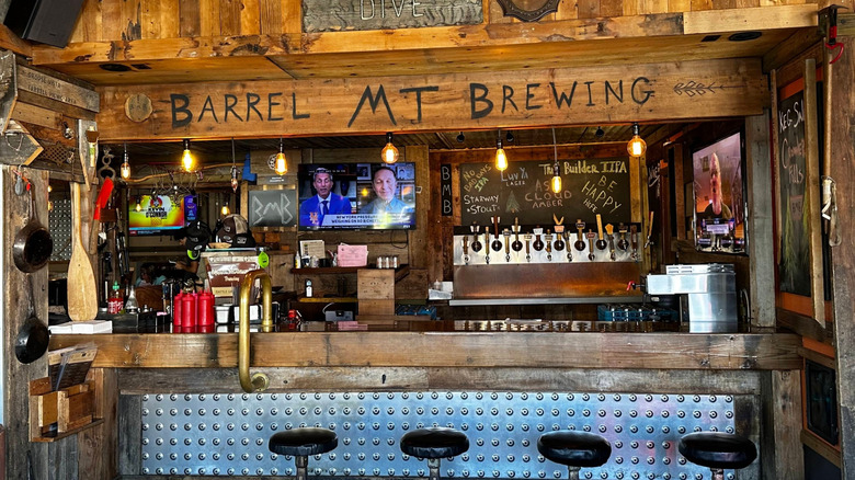 Bar and taps at Barrel Mountain Brewing in Battle Ground, Washington
