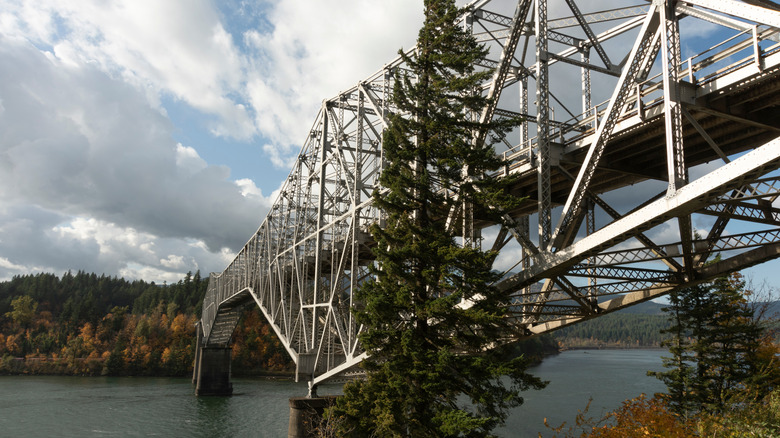 The Bridge of the Gods crossing the Columbia River