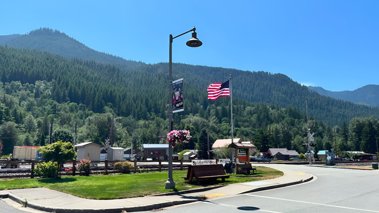 View of the quiet streets of Skykomish, Washington, with mountains in the background
