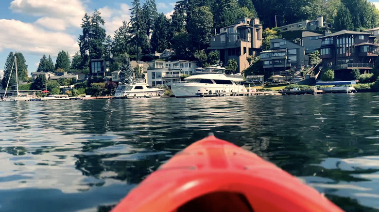 Point-of-view landscape from a kayak, showing beautiful houses on the edge of Meydenbauer Bay, Bellevue, Washington