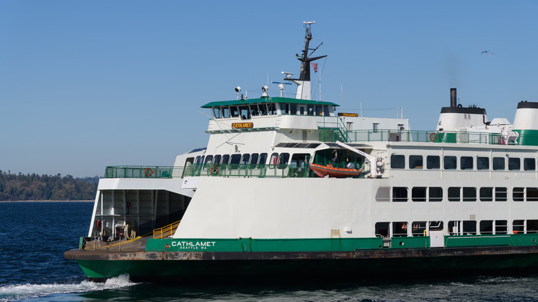 The Washington State Ferry on the Columbia River.