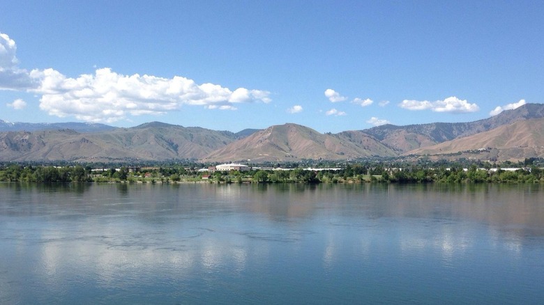 Mountain and river views at Wenatchee Confluence State Park, located at the confluence of the Columbia and Wenatchee Rivers, Washington