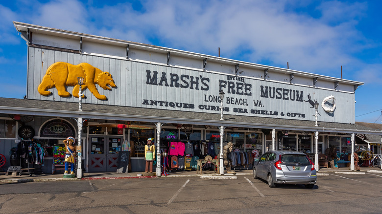 Marsh's Free Museum in Long Beach, Washington
