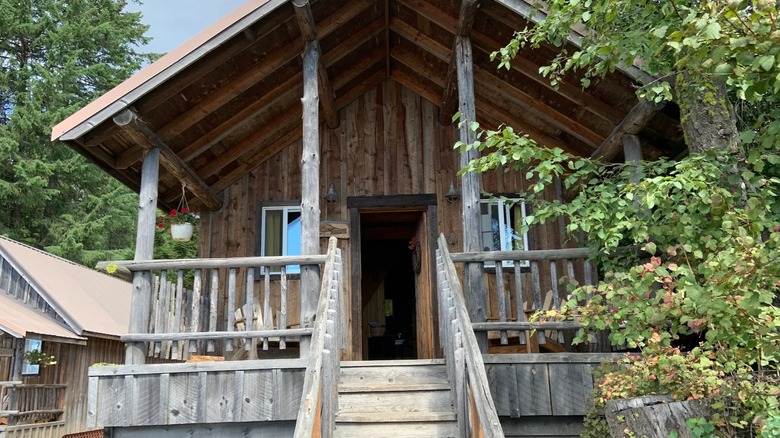A guest cabin at Bull Hill Guest Ranch in Washington