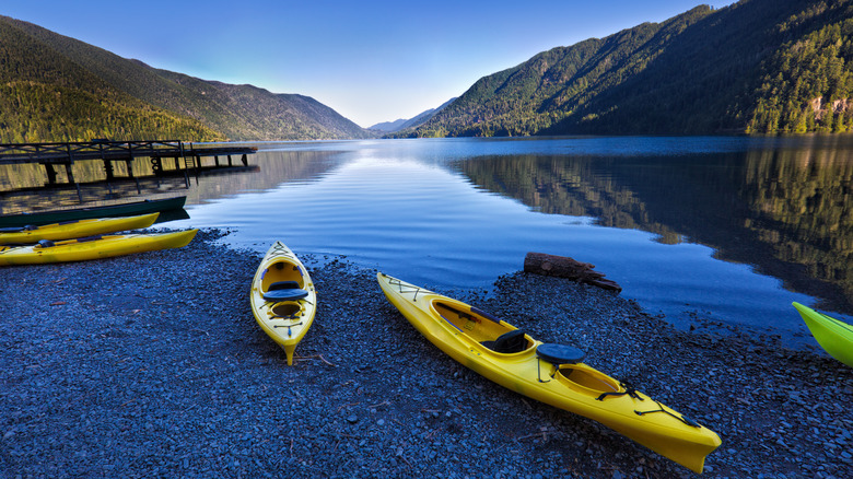 Washington's Second-Deepest Lake Is A Pacific Northwest Gem For Mountain Views, Clear Blue Waters, And Paddling