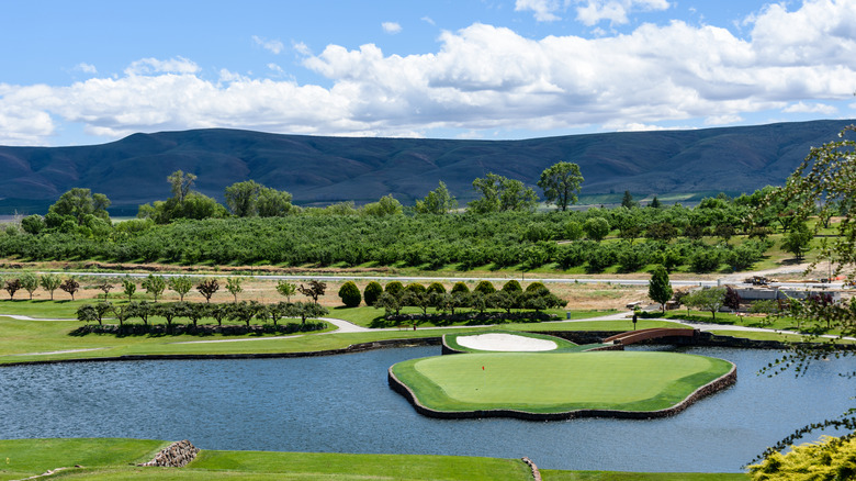 Signature Hole No 17 at Apple Tree Resort golf course in Yakima Valley, Washington