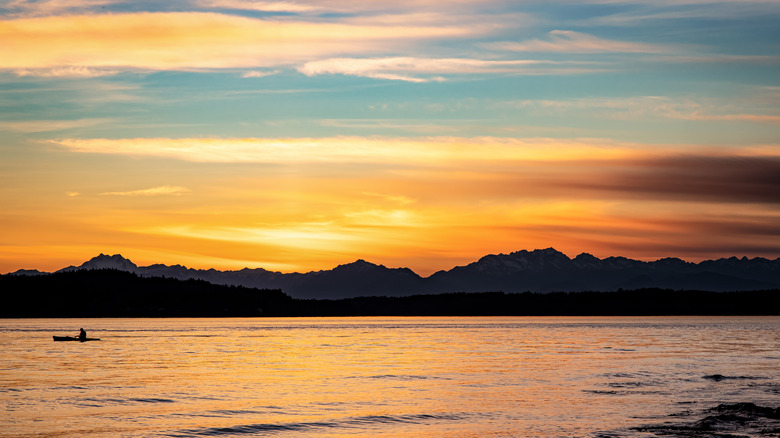 Paddlesports at sunset in Pearrygin Lake State Park