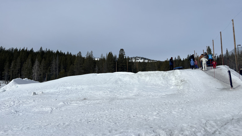 A snowy hill at Tahoe Donner Snowplay area