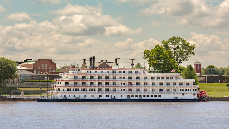 riverside scenery in Point Pleasant, West Virginia