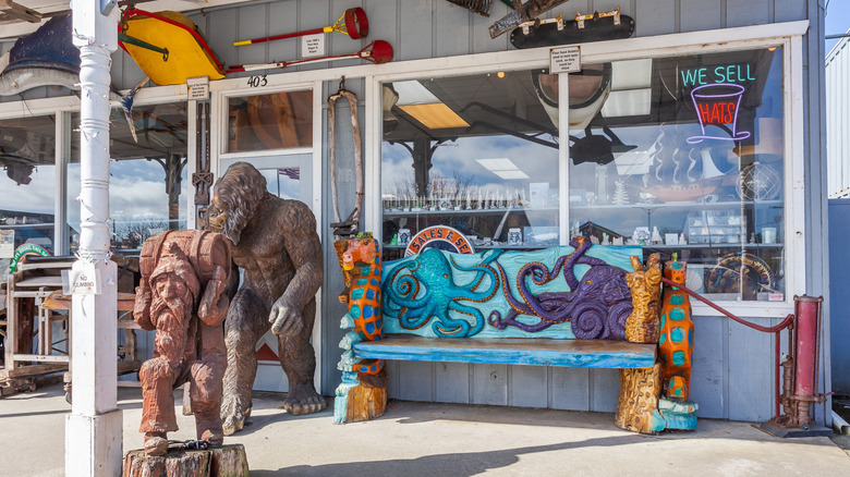 The front of Marsh's Free Museum advertises antiques and gifts in Long Beach, Washington