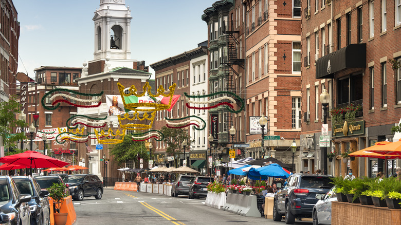A streetview of Boston's Freedom Trail with street decorations