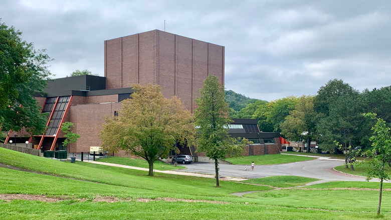 Exterior of theater at Artpark State Park
