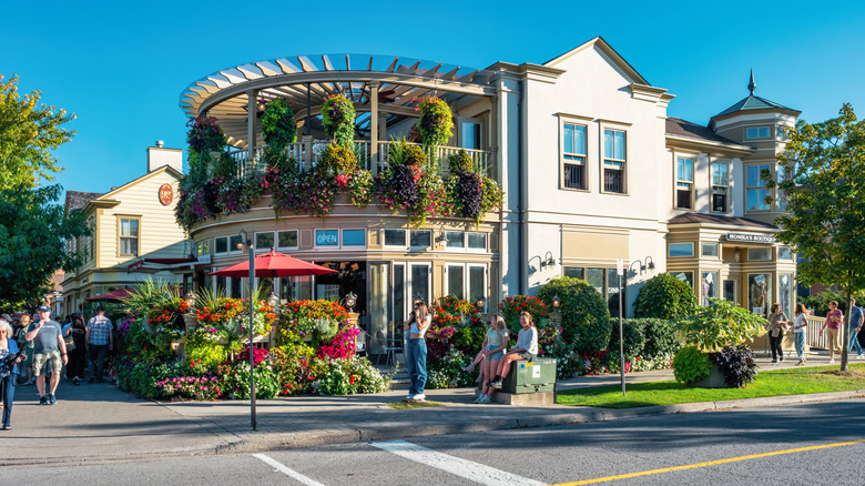 Plant and flower-covered building in Niagara-on-the-Lake
