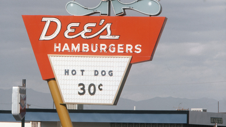 A view of Dee's Hamburgers on the Las Vegas Strip in 1975.