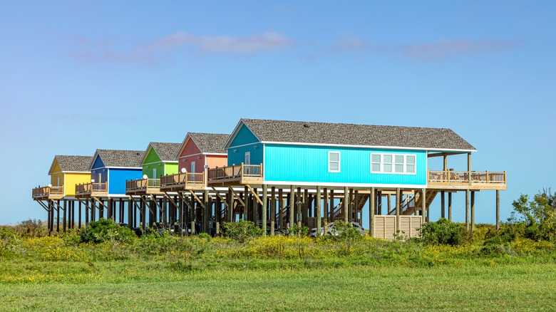 beach houses on stilts