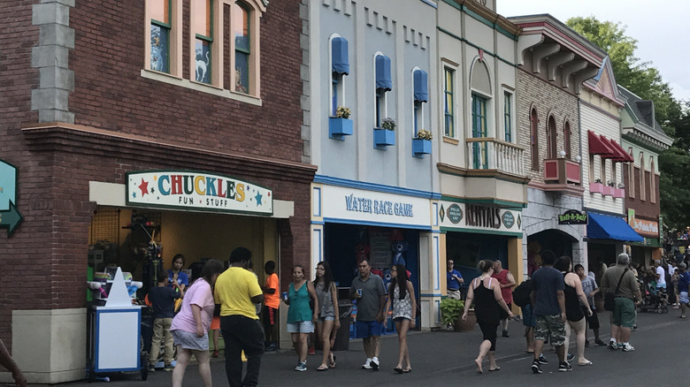 Shops at Lake Compounce