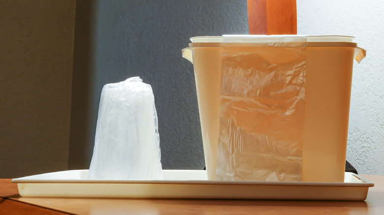 Hotel ice bucket with a liner