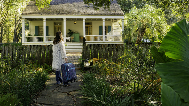 A guest arriving at a cottage