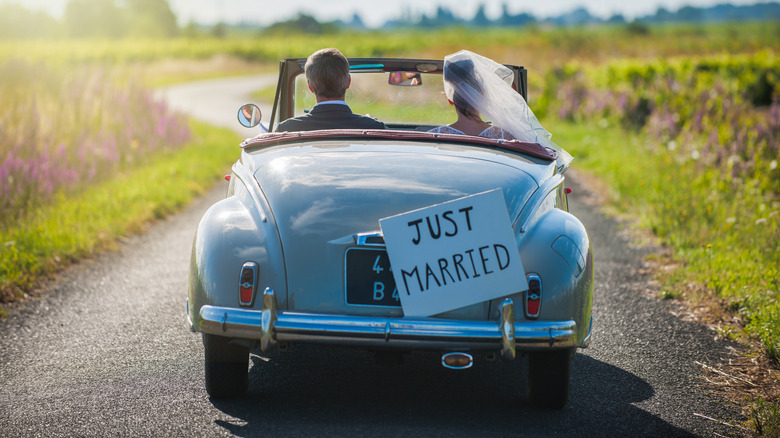 wedding couple in car