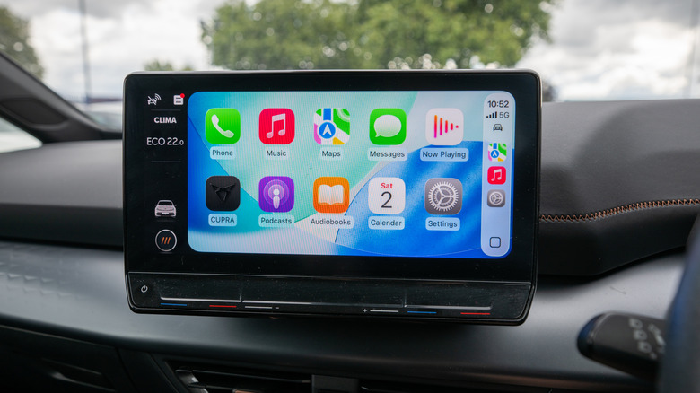 New iOS 26 design on Apple CarPlay