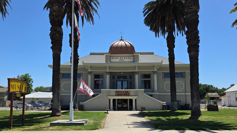 Palm trees surrounding the Sacramento Valley Museum in Williams, California