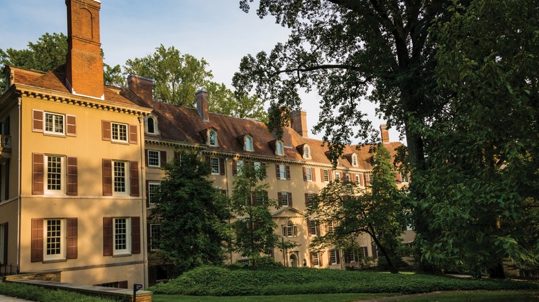 Exterior view of Wintertheur mansion amidst trees