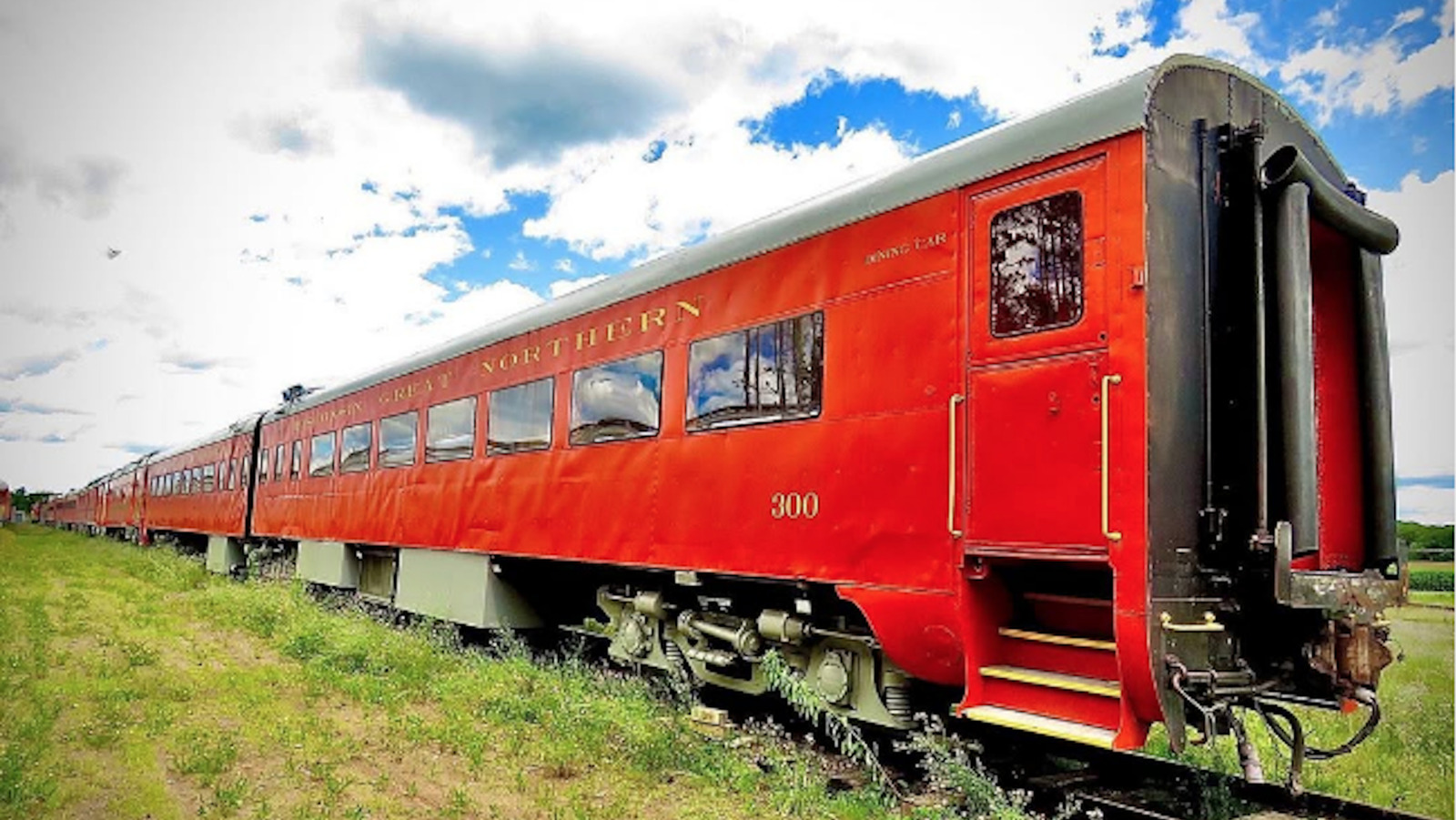 Wisconsin's Best-Kept Secret Is A Romantic Train Ride With A Retro Bar ...