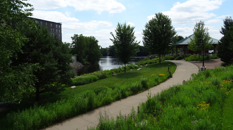 Greenery-lined biking trail in Eau Claire, Wisconsin