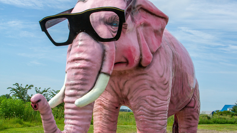 Pink elephant statue outside DeForest, Wisconsin