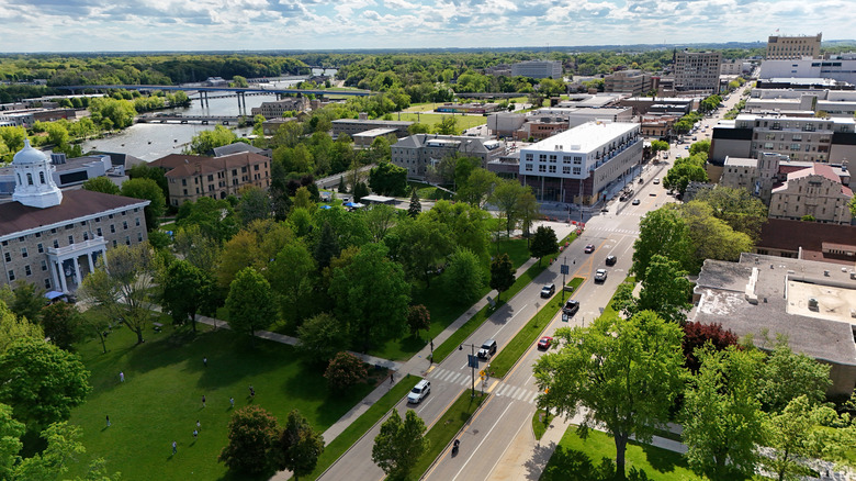 Bird's eye view of a Wisonsin city downtown, a main highway, cars and parks and buildings on both sides