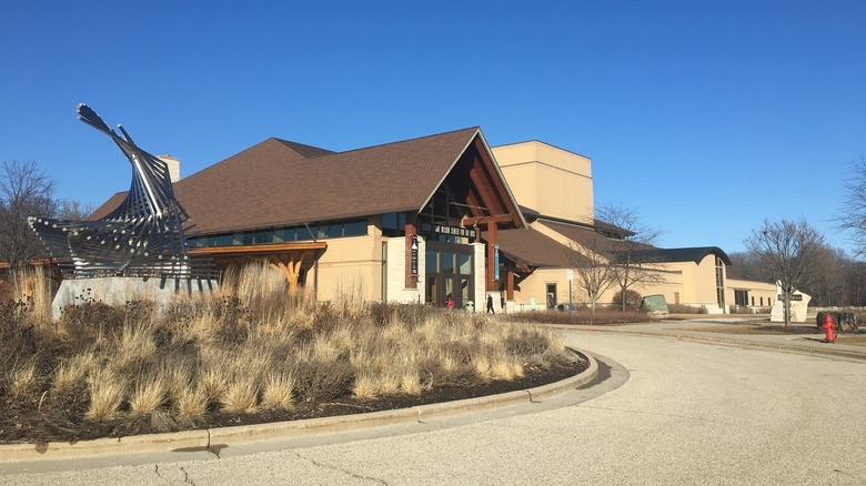 Exterior of Sharon Lynne Wilson Center for the Arts in Brookfield, Wisconsin