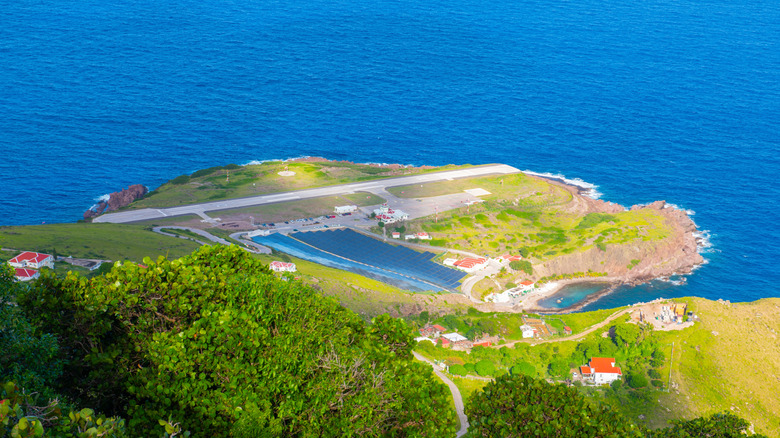 Juancho E. Yrausquin Airport runway