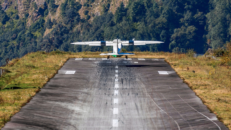 Tenzing-Hillary Airport runway