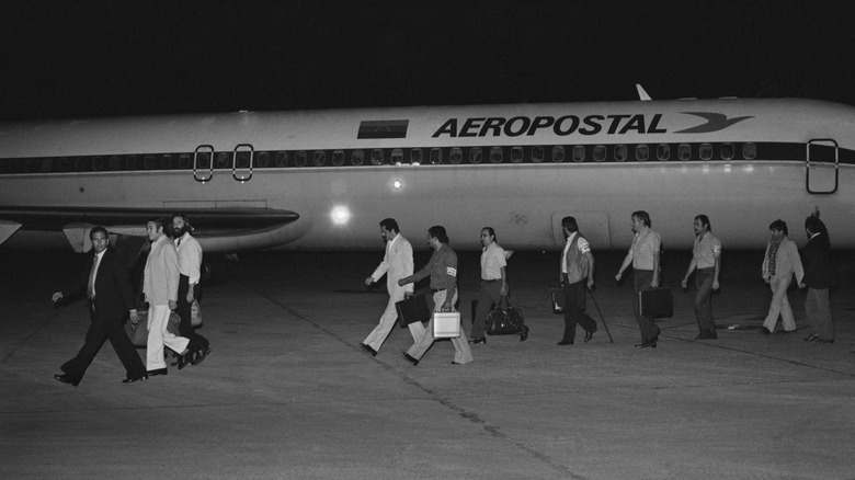 People departing Aeropostal plan at Toncontin Airport