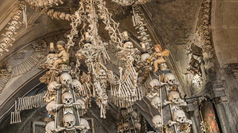 Kutná Hora, Ossuary human bones and skulls hang from the vaulted ceiling.