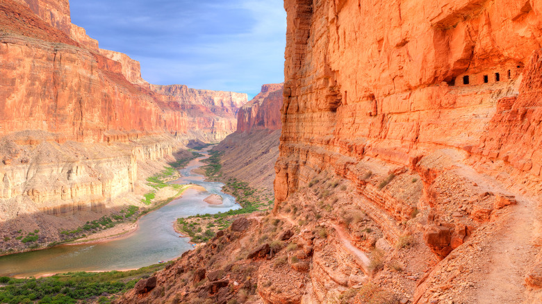 Dangerous drop-offs on the Nankoweap Trail in the Grand Canyon, Arizona