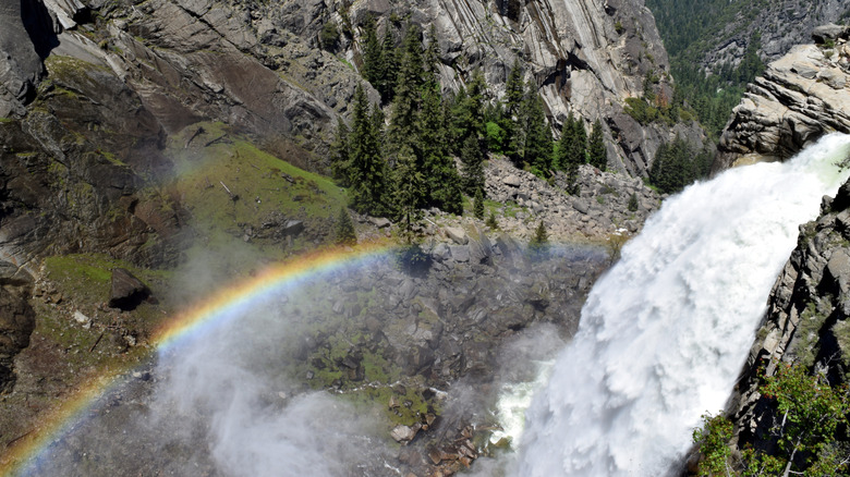 The roaring streams of Illilouette Falls in Yosemite
