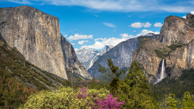Yosemite Valley taken from Tunnel View.