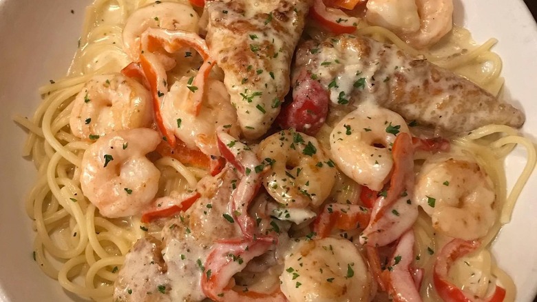 Olive Garden Chicken and Shrimp Carbonara