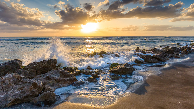 rocky beach and waves at Caspersen