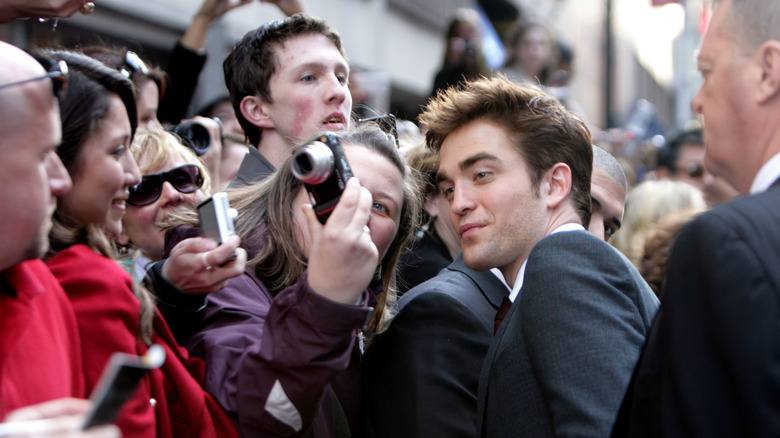 Robert Pattinson with NYC fan