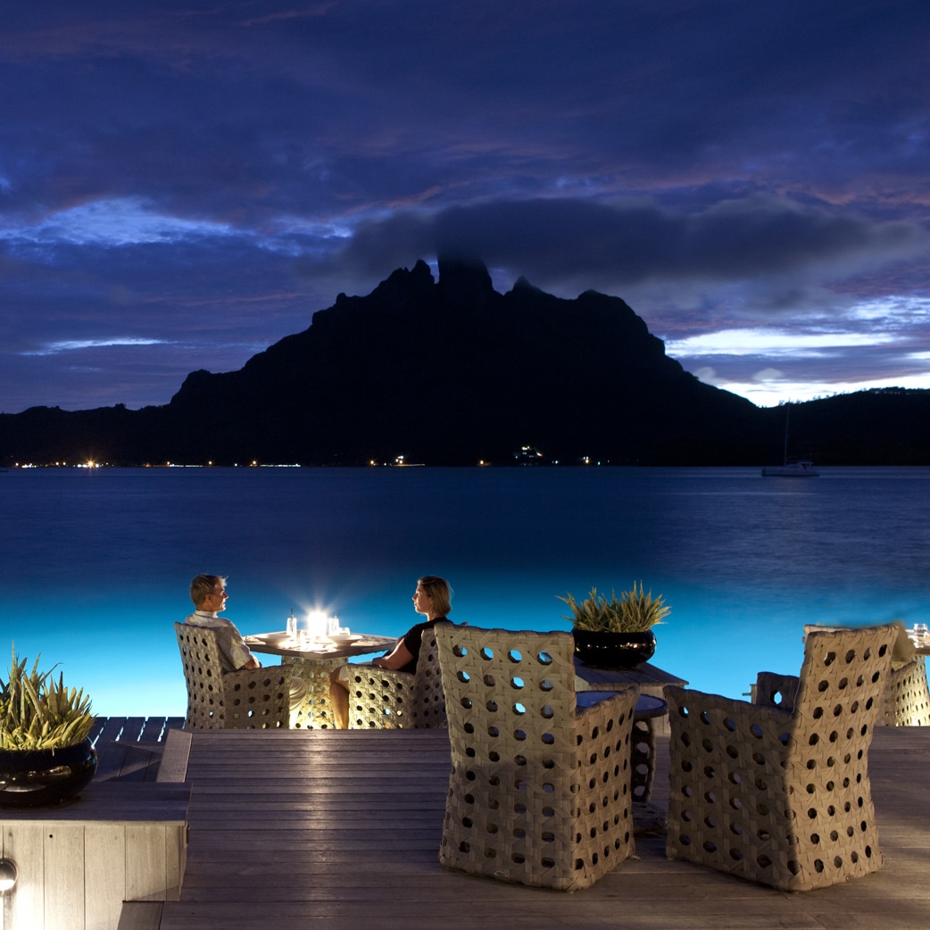 1_most_romantic_getaway_islands_tahiti_stregis_zach