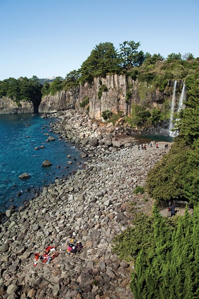 jeju-rocky-coastline.jpg